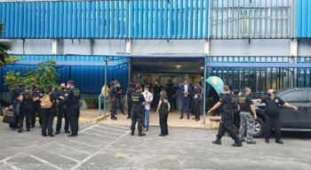 Ao todo, 21 mandados de busca e apreensão estão sendo cumpridos