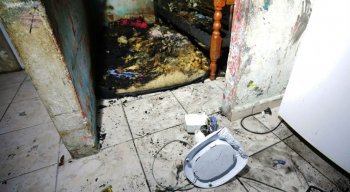 O quarto ondem dormiam as crianças ficou completamente destruído