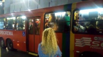 Ônibus da linha T.I. Joana Bezerra/Aeroporto lotado em meio à pandemia do novo coronavírus