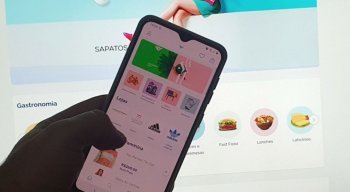 O usuário pode fazer download do aplicativo RioMar Online na Apple Store e na Play Store