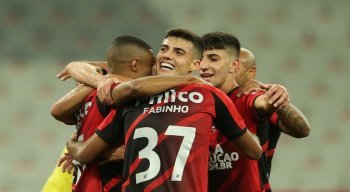 Pelo Grupo C da Taça Libertadores da América, o Athletico-PR derrotou o Colo-Colo (Chile) por 2 a 0
