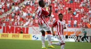 Marcos Vinícius tem 25 anos e foi revelado pelo Náutico.