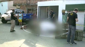 A mulher, de 33 anos, foi morta quando voltava para casa, no bairro de Jardim São Paulo, na Zona Oeste do Recife