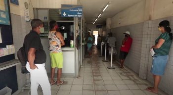 Moradores de Abreu e Lima em agências lotéricas para apostar na Mega-Sena