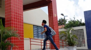 Os alunos do 3º ano foram os primeiros a voltar