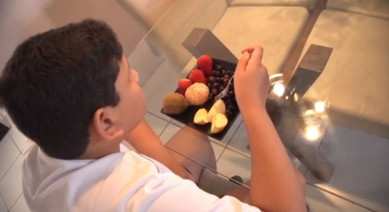 João Guilherme mudou hábitos e se alimenta de frutas e verduras
