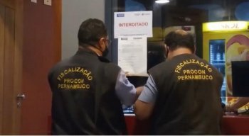 Procon interdita e notifica estabelecimentos em Olinda e Paulsita
