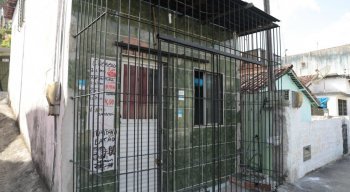 O crime aconteceu na casa onde os idosos moravam em Camaragibe