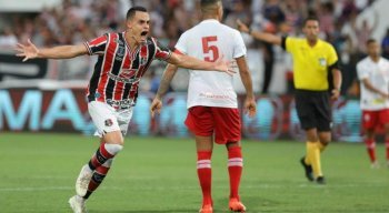 Victor Rangel perdeu alguns jogos do Santa Cruz para acompanhar o filho no hospital.