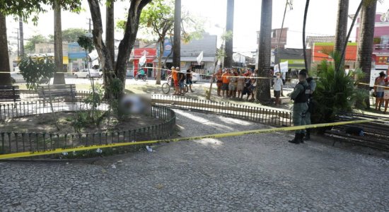 Mulher E Morta Com Dois Tiros Na Cabeca Em Praca Movimentada No Recife Tv Jornal