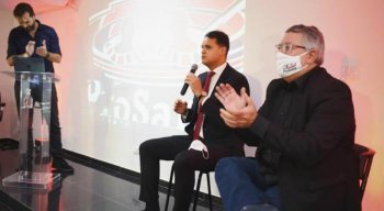 André Frutuoso (esquerda) e Joaquim Bezerra falam sobre propostas para o Santa Cruz no lançamento da chapa.