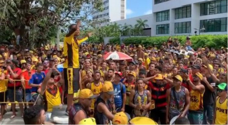 Torcida Organizada Provoca Aglomeracao Na Ilha Do Retiro Antes Do Jogo Entre Sport X Athletico Pr Radio Jornal