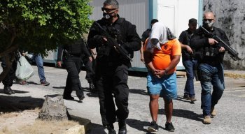 Os presos foram trazidos para a sede da Polícia Federal e para prédios anexos