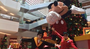 A decoração traz como personagens principais o Mickey e seus amigos