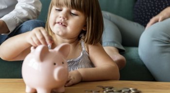 Para educar suas crianças a lidarem com dinheiro precocemente e se tornarem adultos conscientes, confira algumas dicas de como ensiná-las a economizar dinheiro