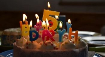 Para quem deseja economizar, realizar uma festa em casa é uma opção excelente, sem falar que essa é a escolha ideal para o momento, além das vantagens, como maior flexibilidade de data e horário