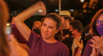 Prefeita de Caruaru, Raquel Lyra (PSDB), comemora reeleição