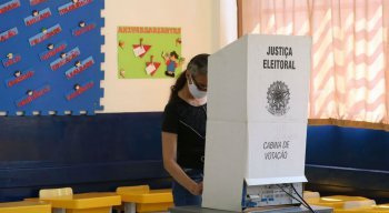 Eleitores de todo o Brasil vão às urnas neste domingo