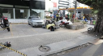 Motociclista morreu em acidente envolvendo moto e ambulância no bairro das Graças
