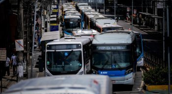 Motoristas de ônibus são contra a dupla função e demissão do cobradores