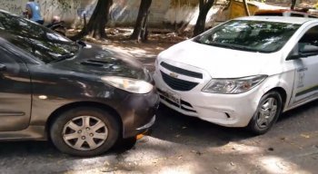 Testemunhas que estavam no local perceberam que o motorista de um dos carros havia sofrido um mal súbito