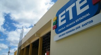 Dez funcionários da Escola Técnica Estadual Arlindo Ferreira dos Santos, em Sertânia, testaram positivo para o novo coronavírus