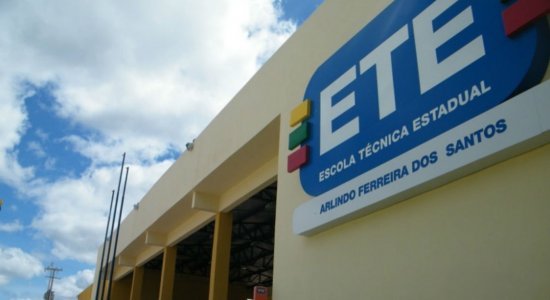 Funcionários da Escola Técnica Arlindo Ferreira dos Santos testaram positivo