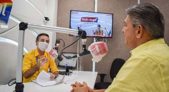 Prefeito eleito de Brejo da Madre de Deus, Roberto Asfora, conversa com Berg Santos