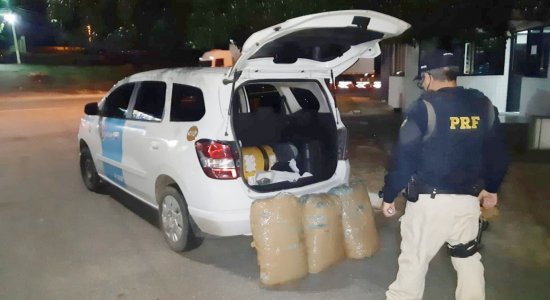 Taxista e passageira são detidos com 30 Kg de maconha