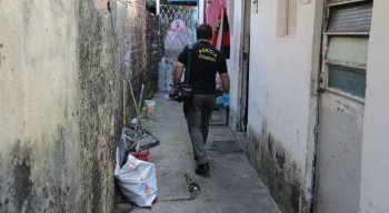 Os peritos estiveram no local do crime para iniciar as investigações