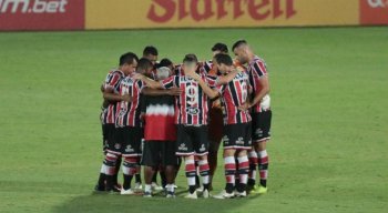 A equipe coral já está com a vaga no quadrangular do acesso.