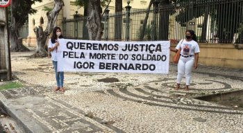 Eles cobram justiça e agilidade das autoridades sobre o caso