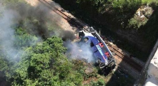 Veículo tinha placa de Alagoas e caiu de um viaduto na BR-381