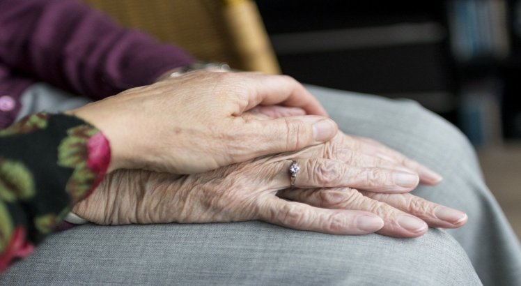 Agência dos EUA aprova remédio contra Alzheimer