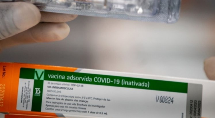 De acordo com o governo paulista, os primeiros a receber as doses da Coronavac serão profissionais de saúde e pessoas com mais de 60 anos