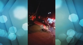 Equipes do Corpo de Bombeiros e do Samu foram acionadas para fazer o resgate dos feridos