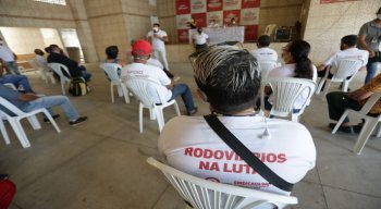 Assembléia dos rodoviários ocorre na sede do sindicato.