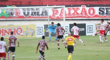 Santa Cruz foi derrotado para o Vila Nova por 2x1, no Arruda