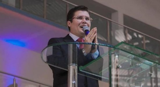 O MP está solicitando a responsabilização civil e criminal do pastor por divulgar “notícia inverídica” sobre a vacina contra a covid-19