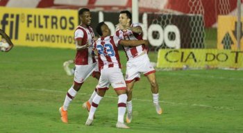 Náutico vence nos Aflitos
