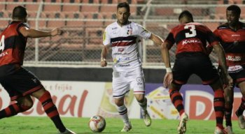 Santa Cruz vence o Ituano de virada por 2x1