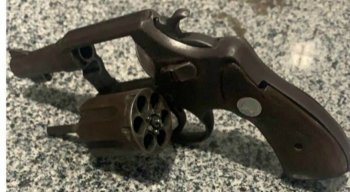 A arma utilizada pelo homem foi apreendida pela Polícia Militar