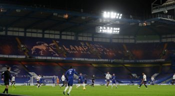 Desde o início da nova temporada, 131 pessoas na Premier League tiveram resultados positivos para a covid-19