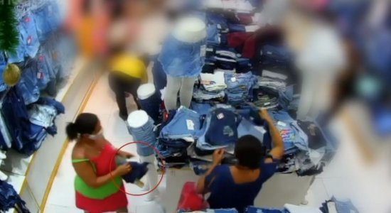 Elas teriam circulado pelo estabelecimento, no dia anterior, realizando uma espécie de sondagem