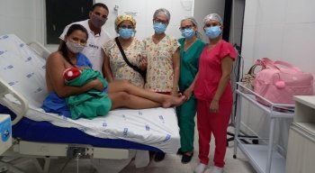 A criança, que se chama Anna Lívia, nasceu pesando 3.135kg e com 47,5cm