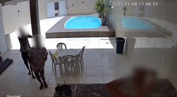 O crime foi registrado por câmeras de segurança