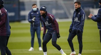 Neymar voltou a treinar normalmente com os companheiros de PSG