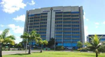 Justiça autoriza estudante com câncer