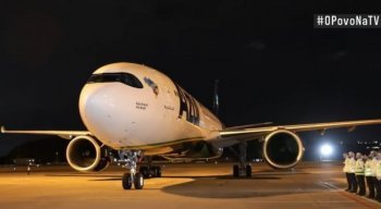 A aeronave pousou no Aeroporto do Recife na noite desta quinta-feira (14)