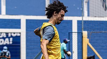 Valdívia entra em campo diante do CSA infectado pela covid-19